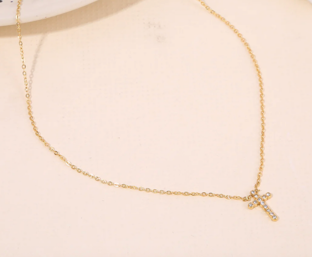 Collier doré en forme de vague Queen Créa Paris
Boucles d’oreilles pendantes avec perles nacrées
Bracelet fin en chaîne dorée pour femme élégante
Coffret bijou édition limitée Queen Créa Paris
Photo ambiance collection Reine Sauvage – Queen Créa Paris